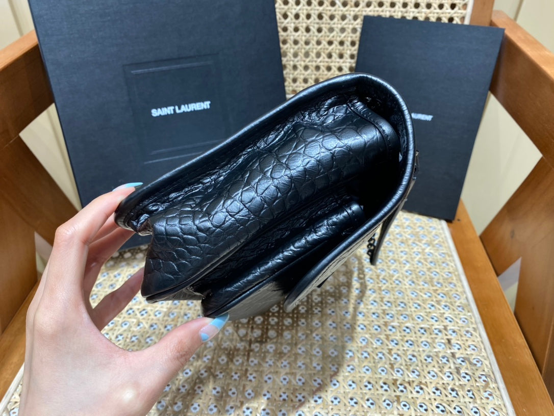 Bolsa YSL YSL 𝐍𝐢𝐤𝐢 22𝐜𝐦