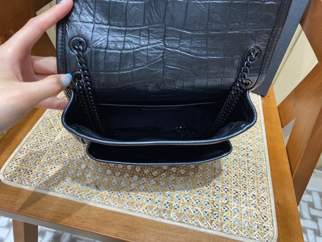 Bolsa YSL YSL 𝐍𝐢𝐤𝐢 22𝐜𝐦