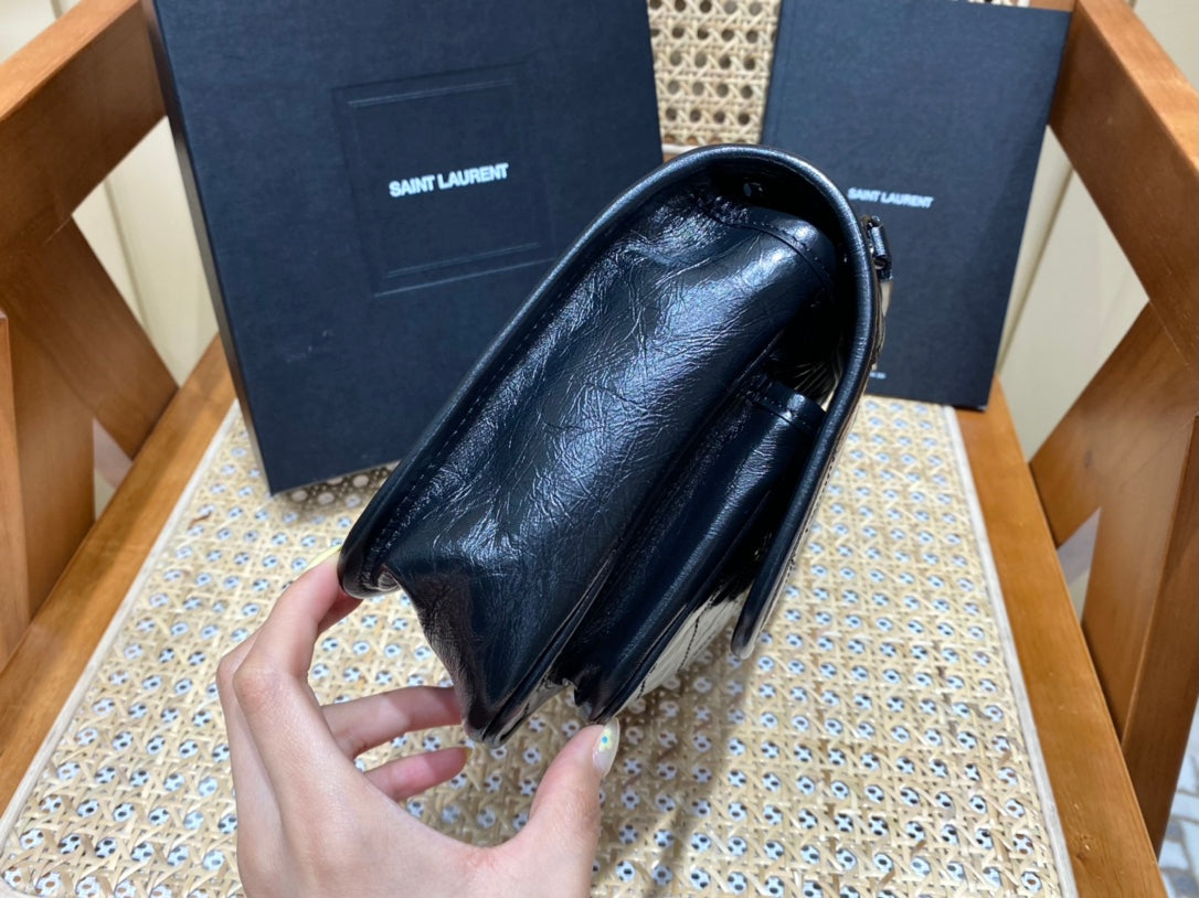 Bolsa YSL YSL 𝐍𝐢𝐤𝐢 22𝐜𝐦