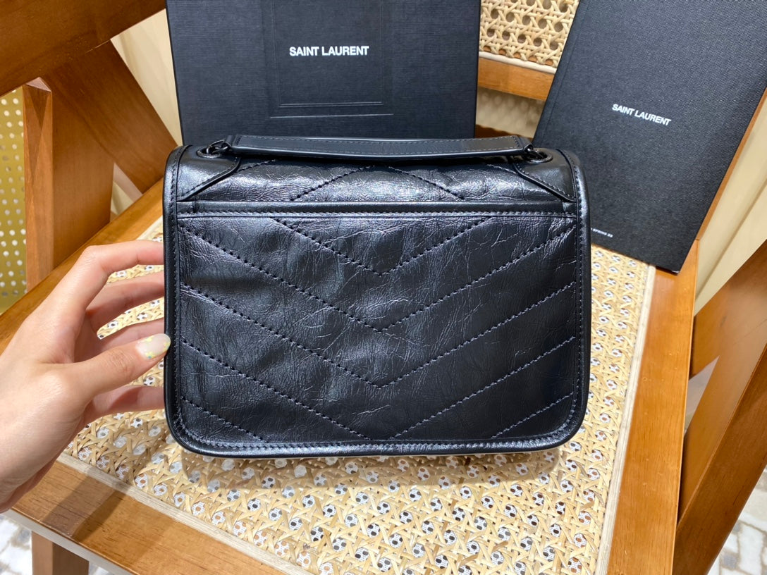 Bolsa YSL YSL 𝐍𝐢𝐤𝐢 22𝐜𝐦
