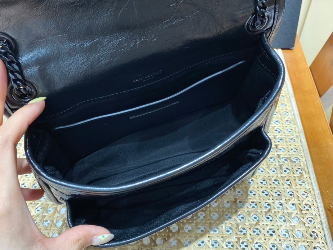 Bolsa YSL YSL 𝐍𝐢𝐤𝐢 22𝐜𝐦