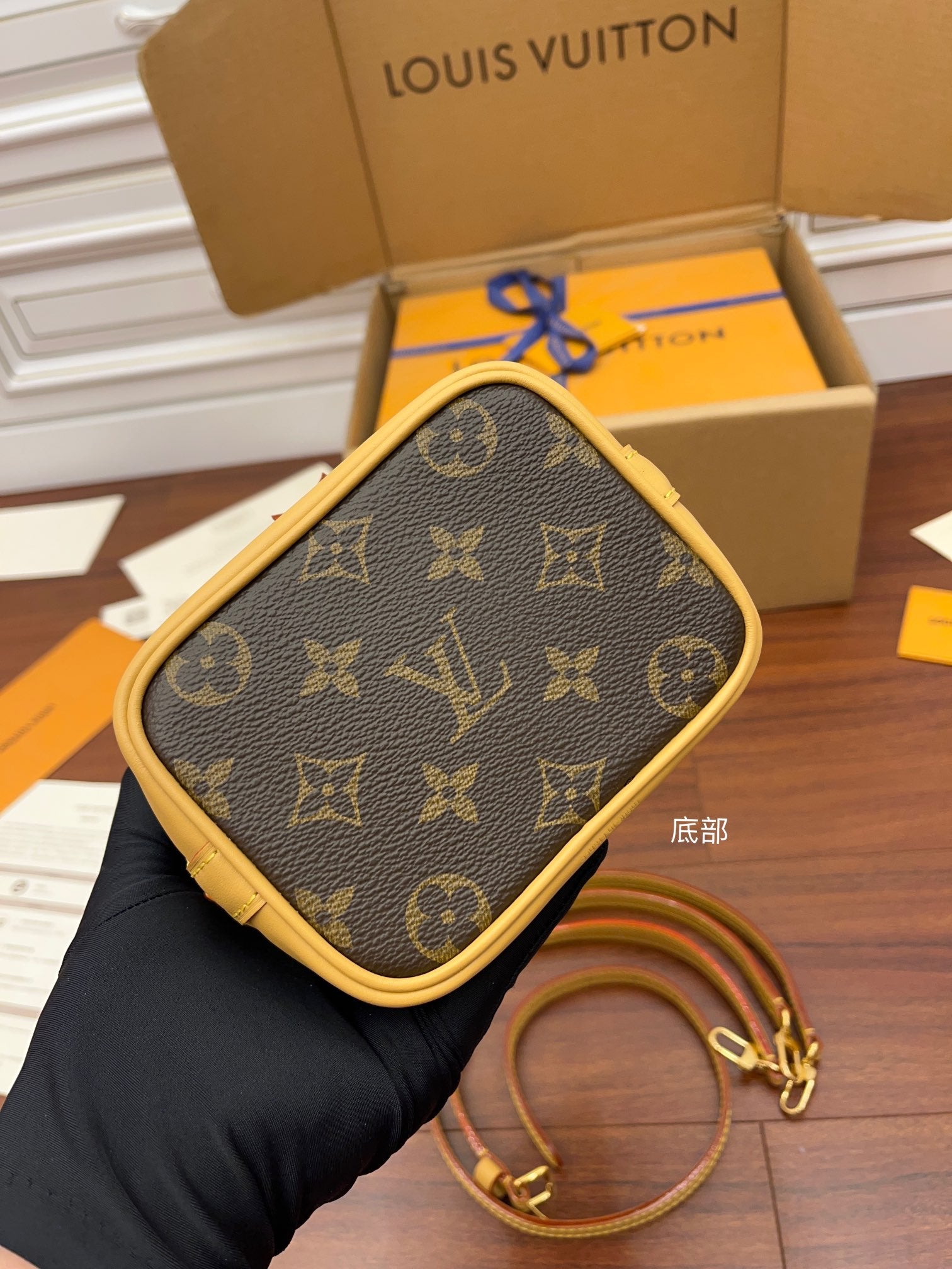 Bolsa Louis Vuitton  Nano Noé