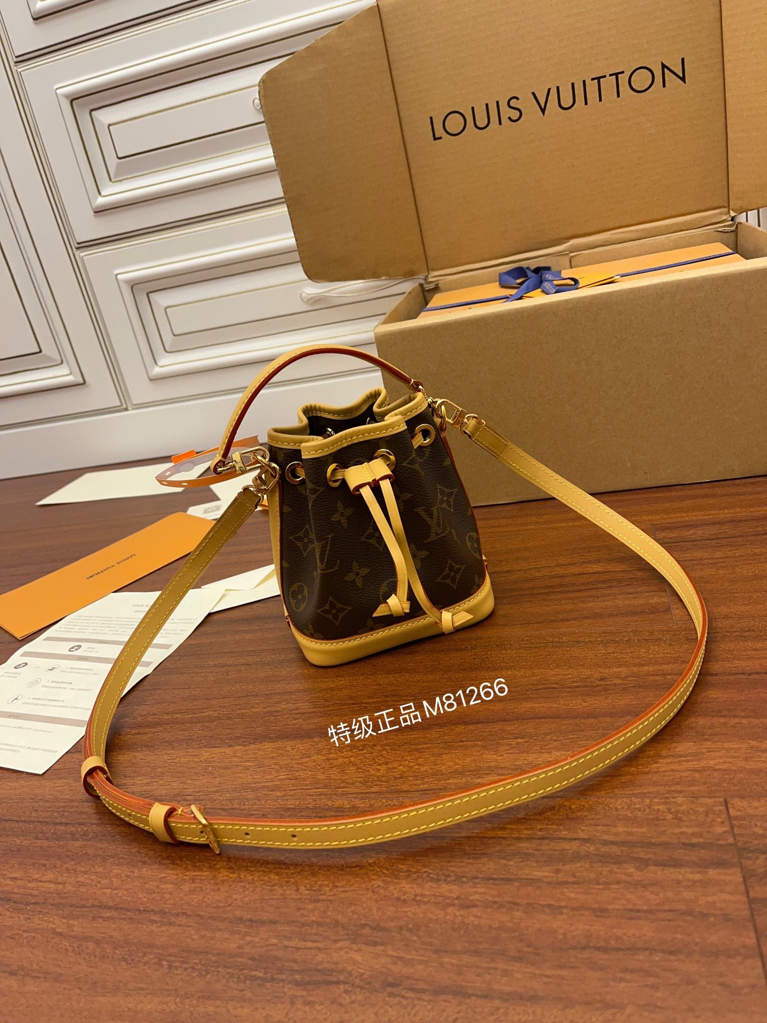 Bolsa Louis Vuitton  Nano Noé