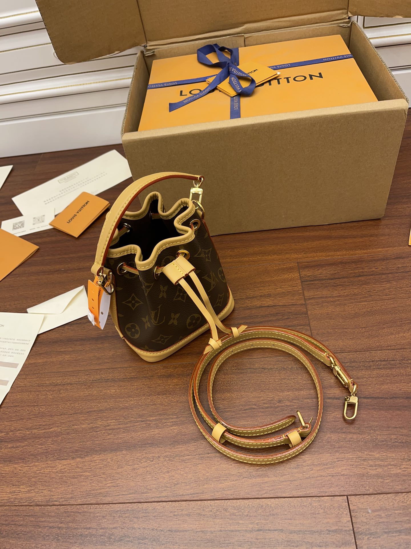 Bolsa Louis Vuitton  Nano Noé