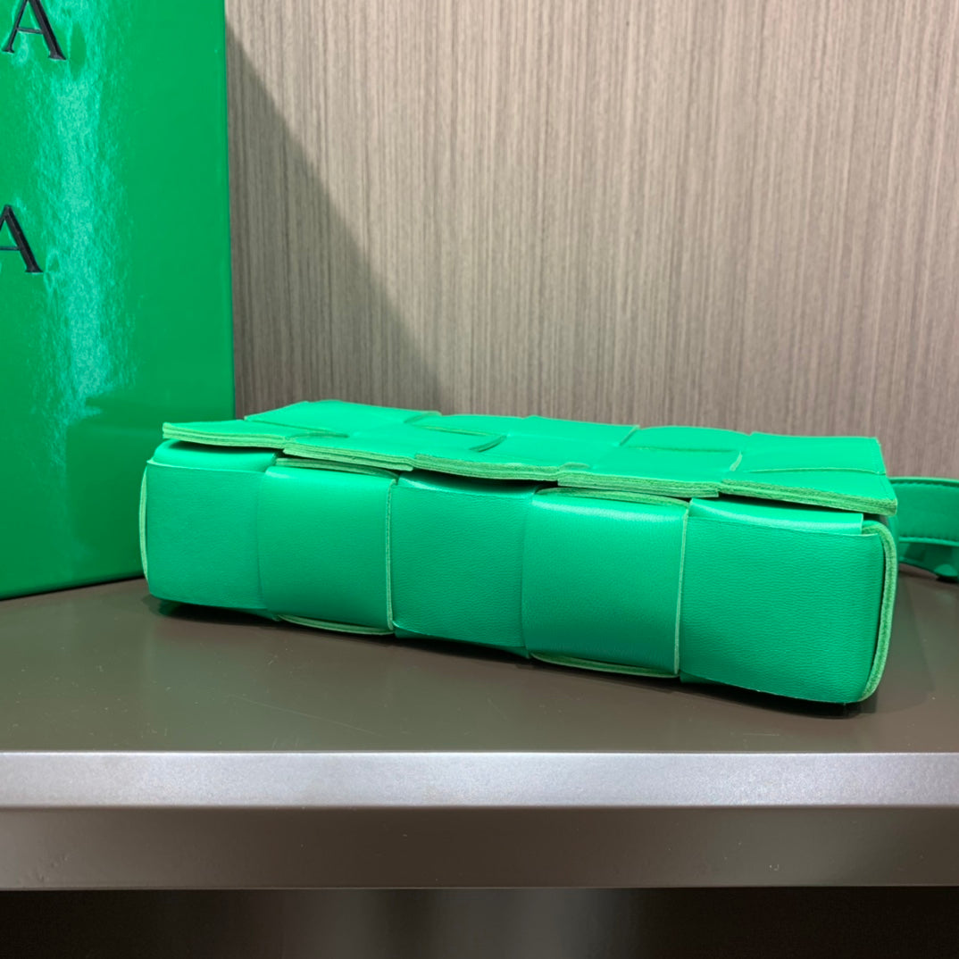 Bolsa Bottega Veneta CASSETTE 23CM