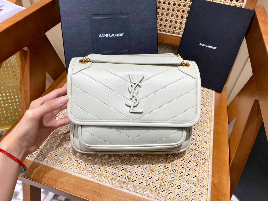 Bolsa Ysl 𝑵𝒊𝒌𝒊 𝑳𝒂𝒎𝒃 22CM