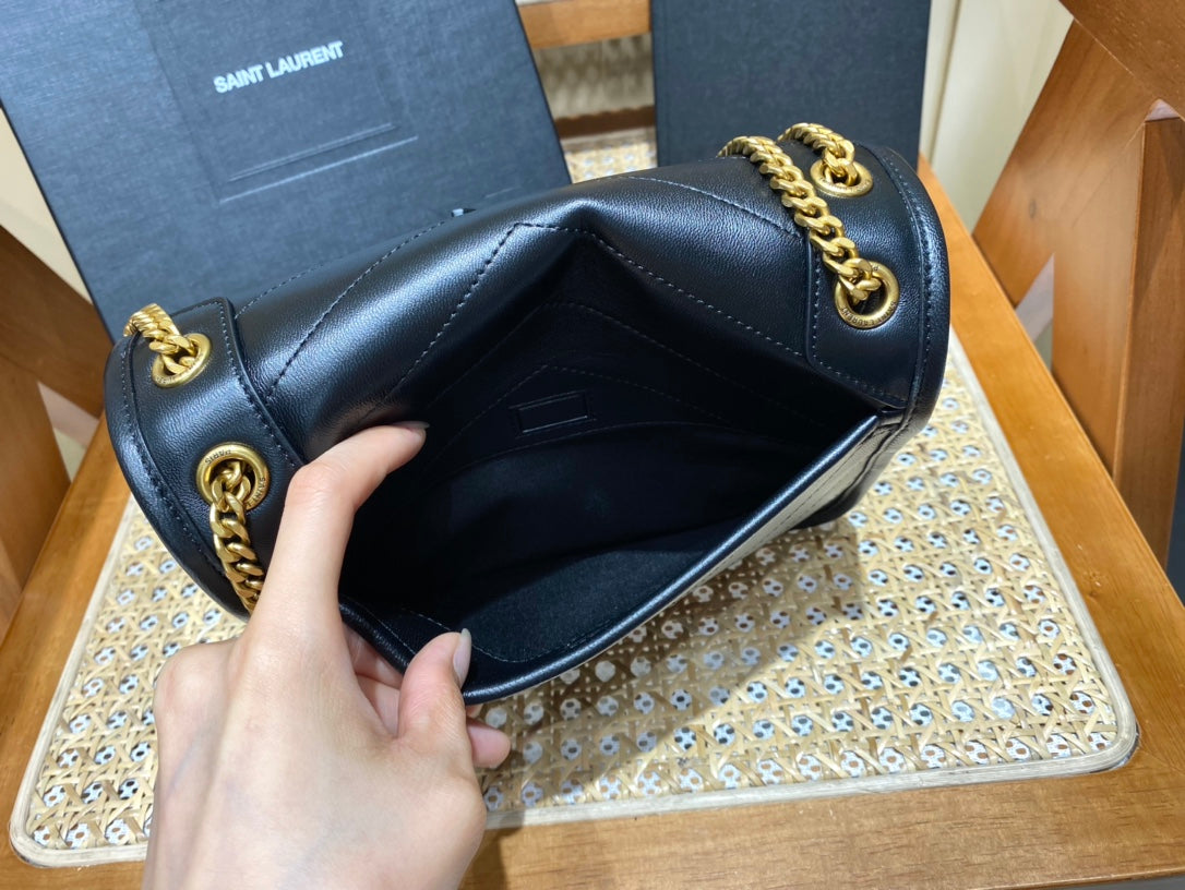 Bolsa Ysl 𝑵𝒊𝒌𝒊 𝑳𝒂𝒎𝒃 22CM