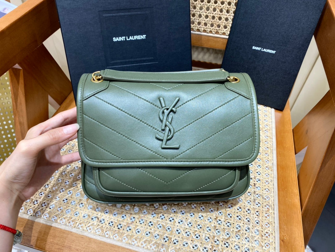 Bolsa Ysl 𝑵𝒊𝒌𝒊 𝑳𝒂𝒎𝒃 22CM