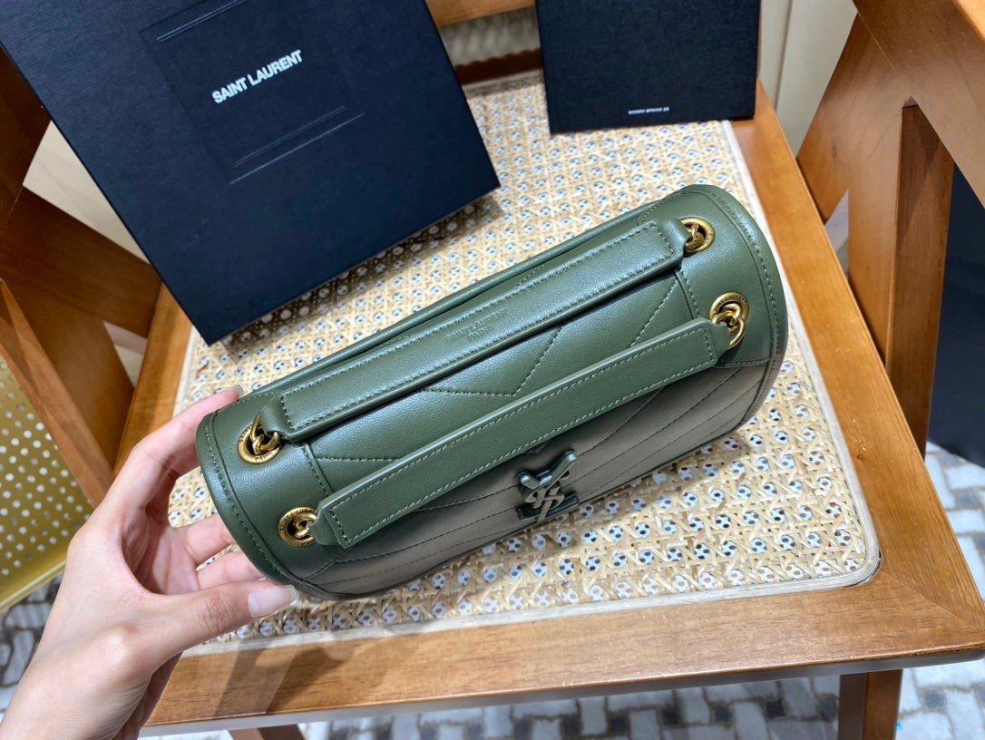 Bolsa Ysl 𝑵𝒊𝒌𝒊 𝑳𝒂𝒎𝒃 22CM