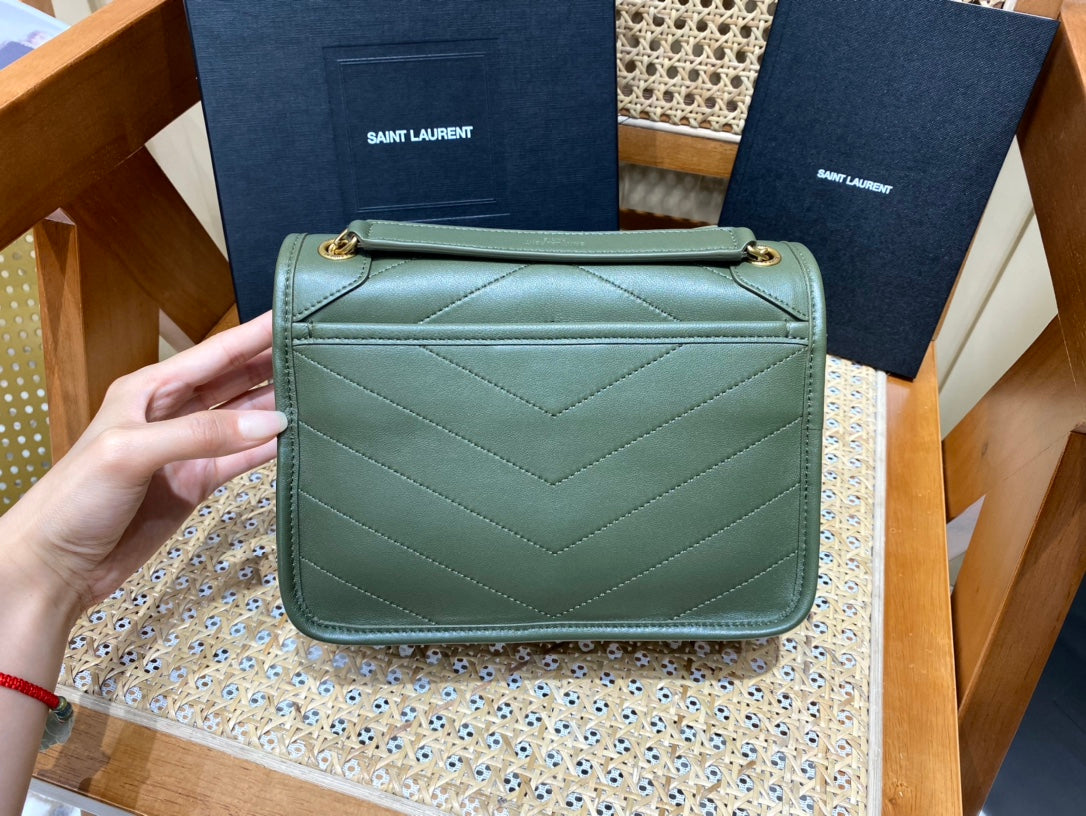 Bolsa Ysl 𝑵𝒊𝒌𝒊 𝑳𝒂𝒎𝒃 22CM