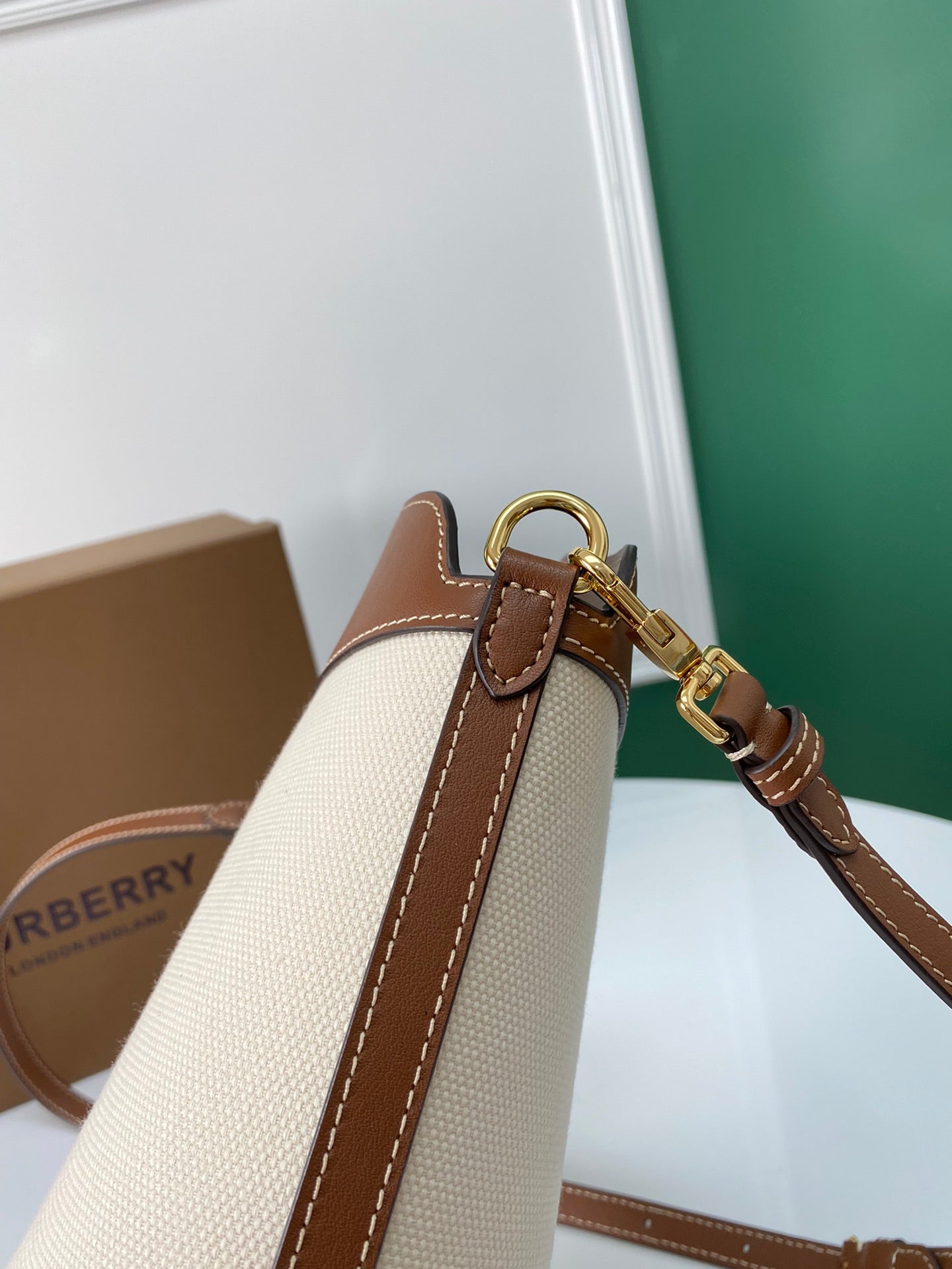 Bolsa Burberry Bucket Pocket