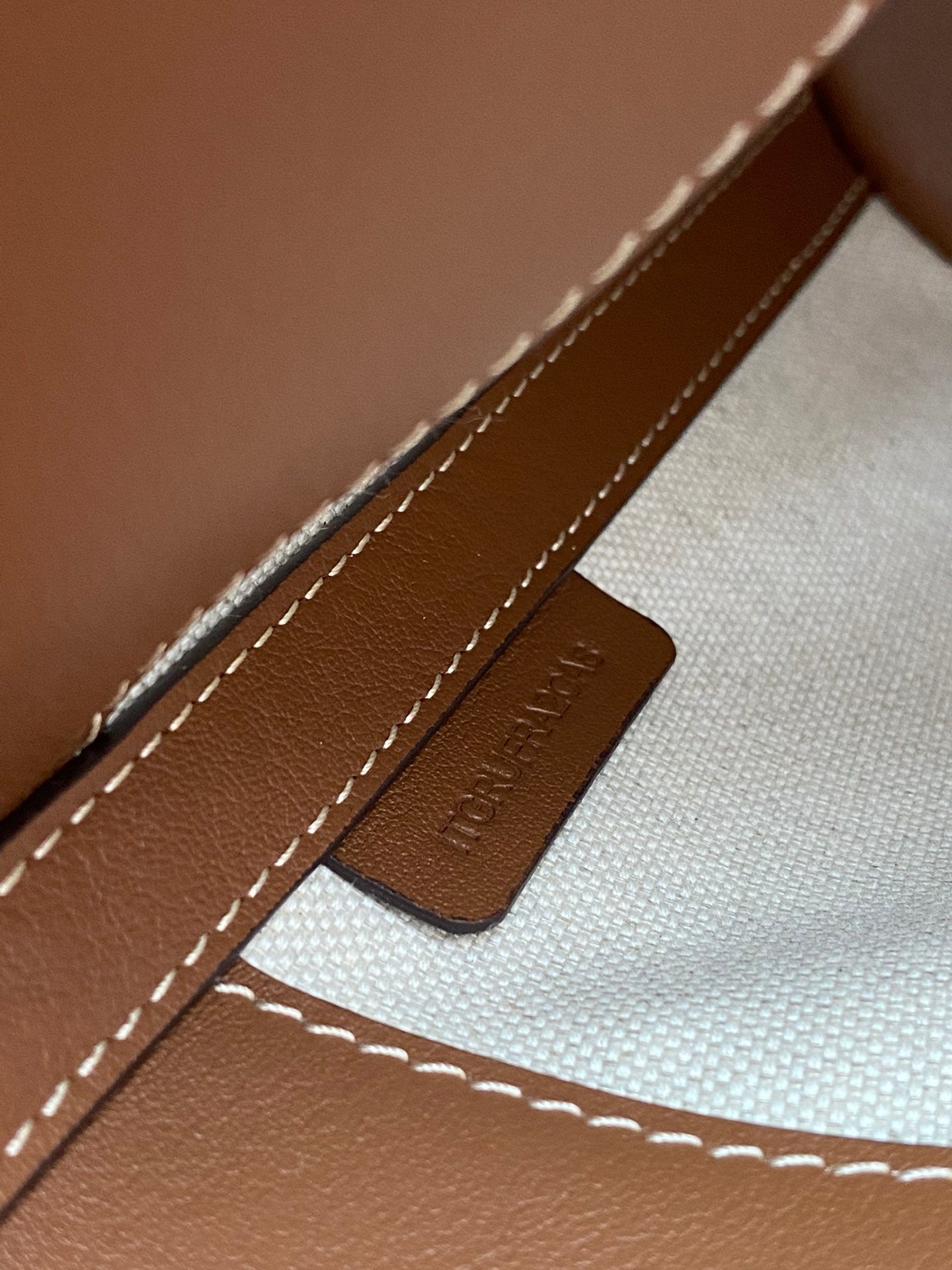 Bolsa Burberry Bucket Pocket
