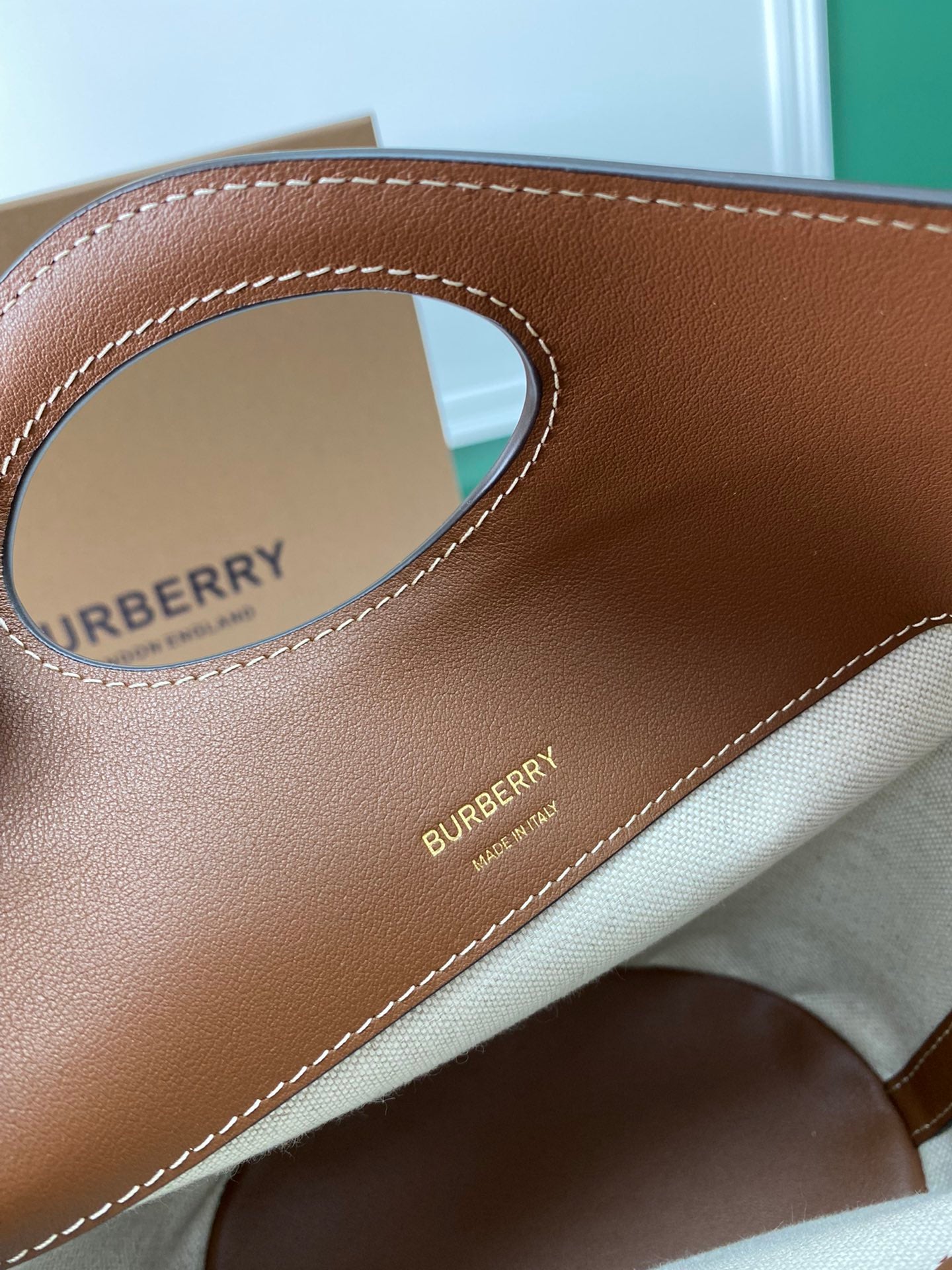 Bolsa Burberry Bucket Pocket