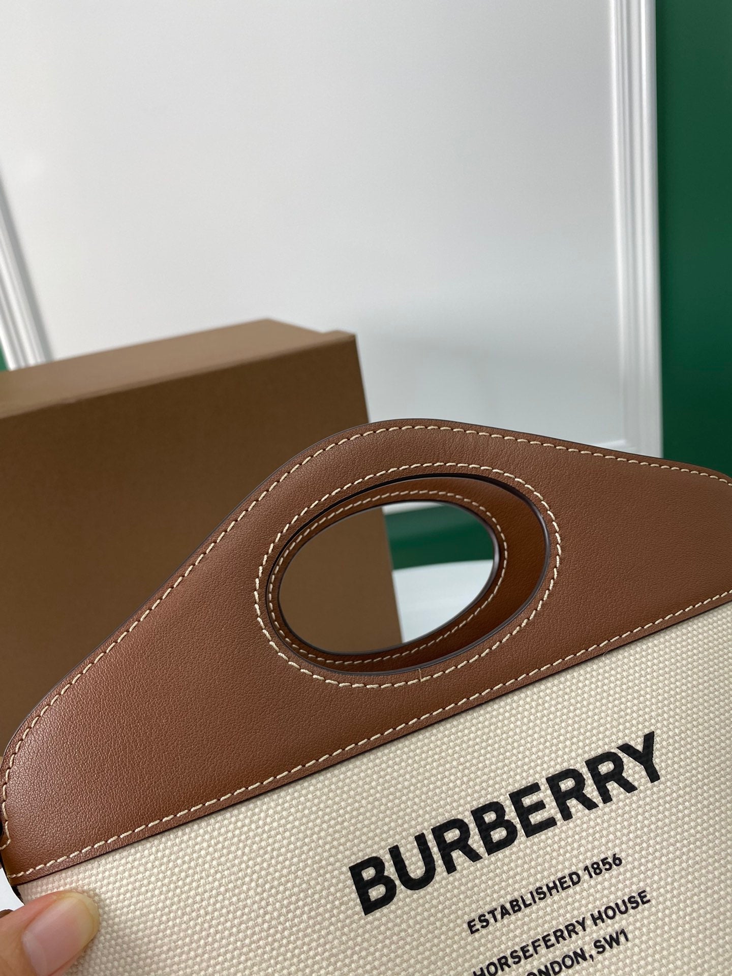 Bolsa Burberry Bucket Pocket