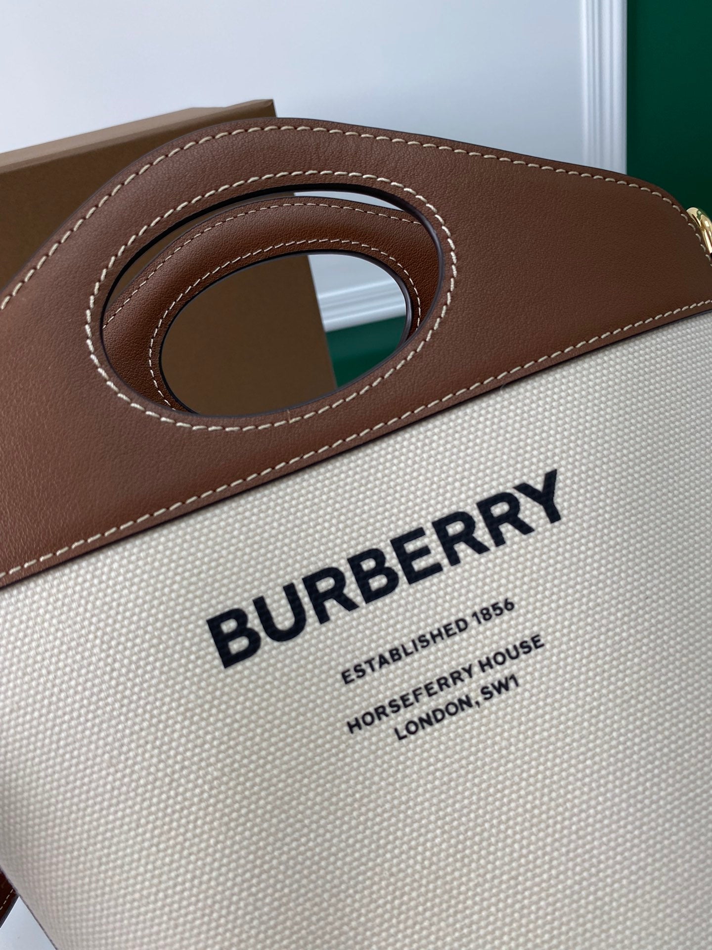 Bolsa Burberry Bucket Pocket