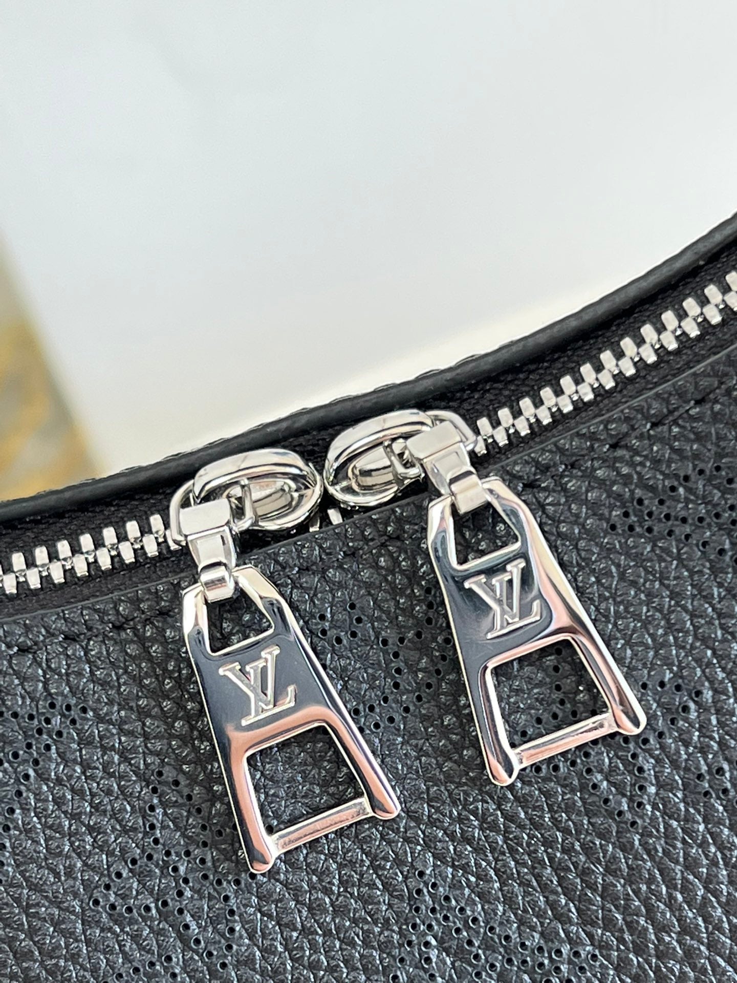 Bolsa Louis Vuitton Why Knot PM