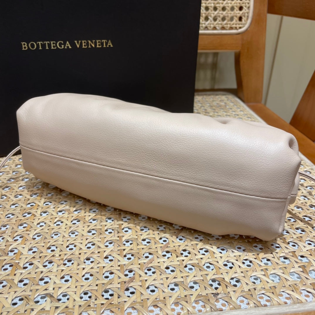 Bolsa Bottega Veneta 𝙏𝙃𝙀 𝙈𝙄𝙉𝙄 𝙋𝙊𝙐𝘾𝙃 22CM