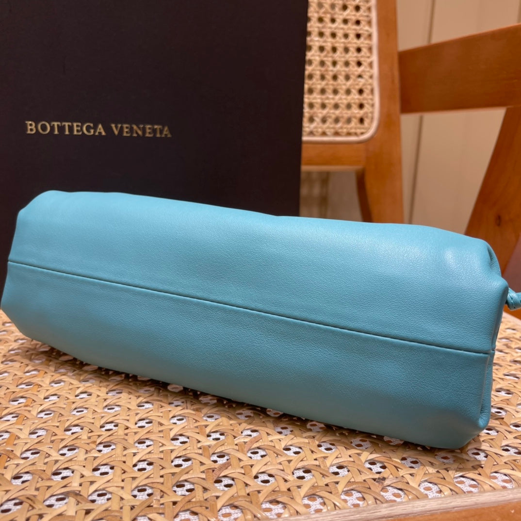 Bolsa Bottega Veneta 𝙏𝙃𝙀 𝙈𝙄𝙉𝙄 𝙋𝙊𝙐𝘾𝙃 22CM