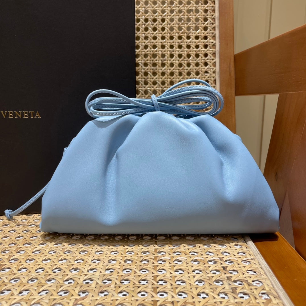 Bolsa Bottega Veneta 𝙏𝙃𝙀 𝙈𝙄𝙉𝙄 𝙋𝙊𝙐𝘾𝙃 22CM