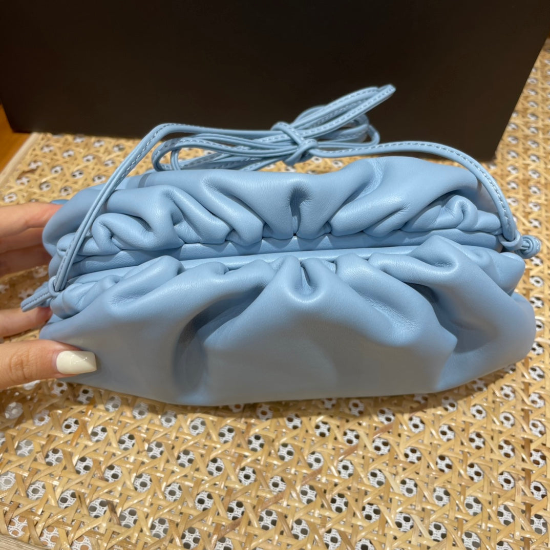 Bolsa Bottega Veneta 𝙏𝙃𝙀 𝙈𝙄𝙉𝙄 𝙋𝙊𝙐𝘾𝙃 22CM