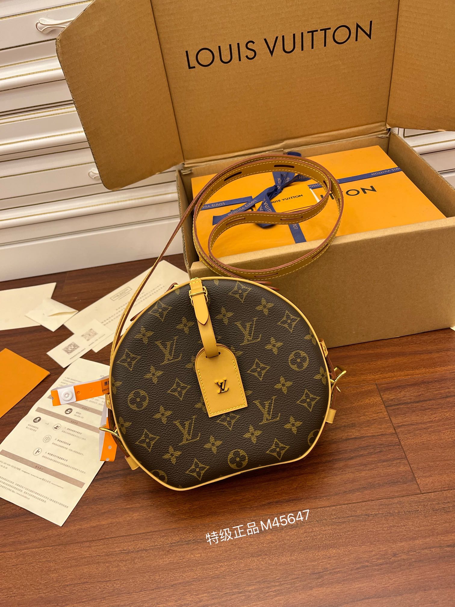 Bolsa Louis Vuitton Boîte Chapeau Souple MM