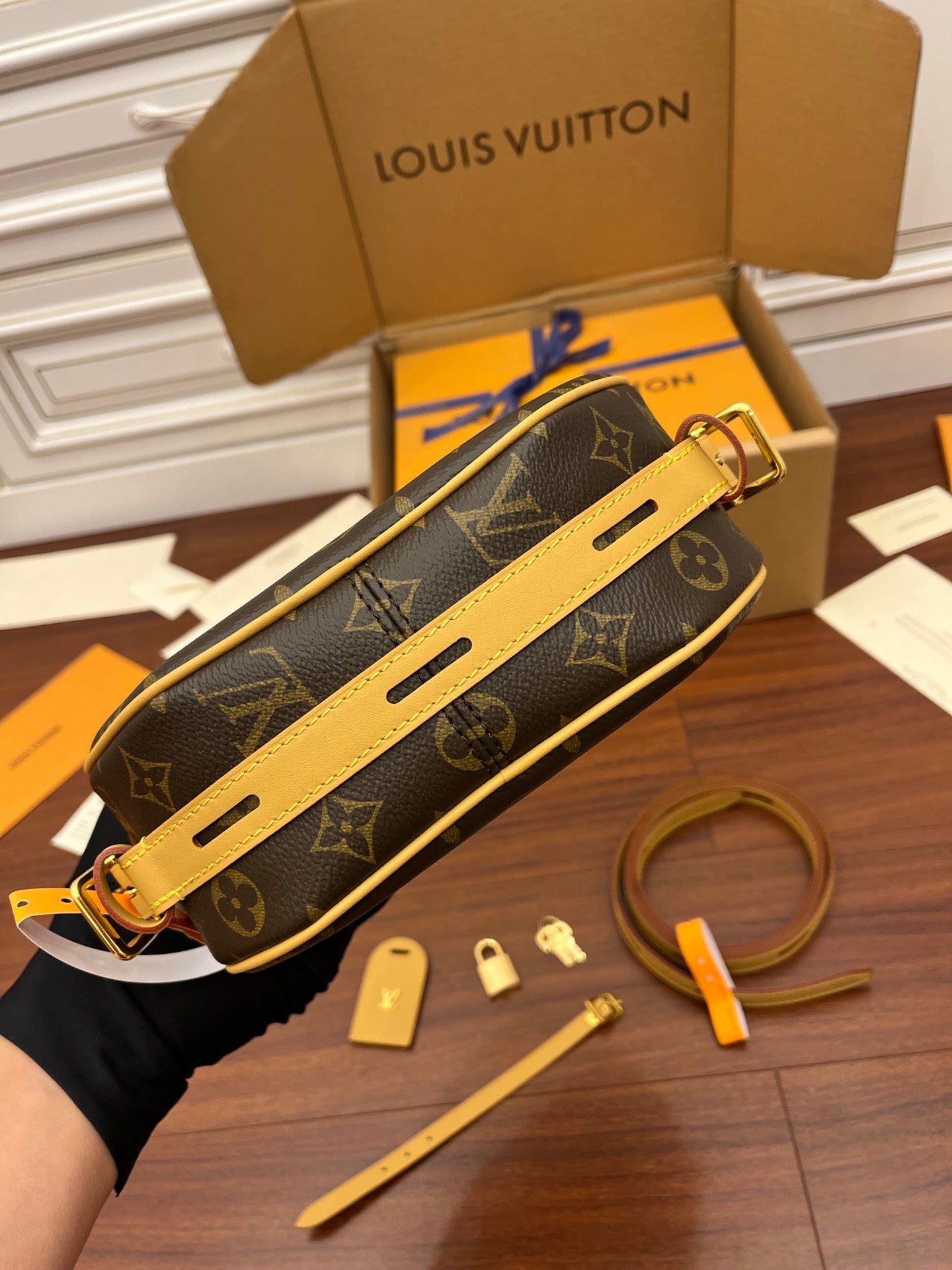 Bolsa Louis Vuitton Boîte Chapeau Souple MM