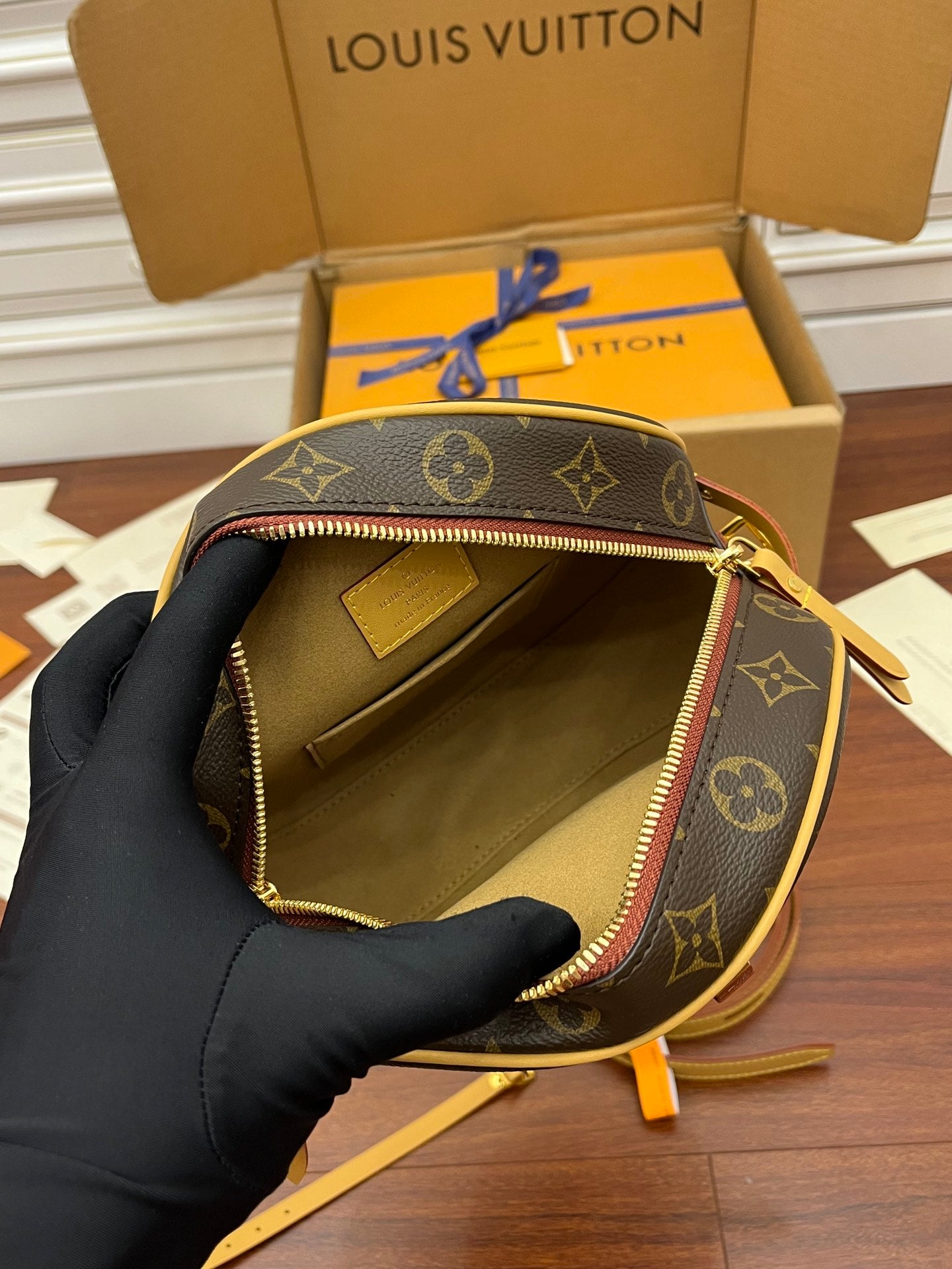 Bolsa Louis Vuitton Boîte Chapeau Souple MM