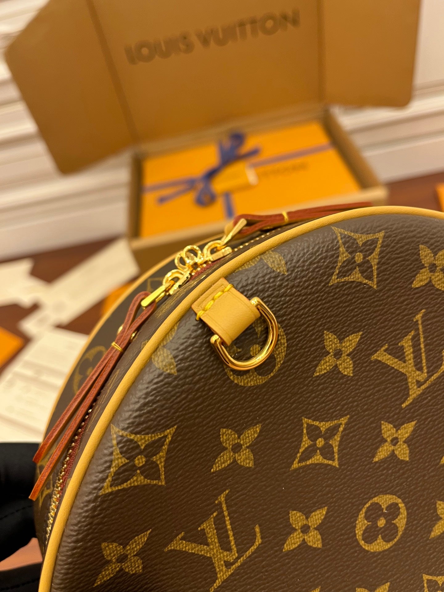 Bolsa Louis Vuitton Boîte Chapeau Souple MM