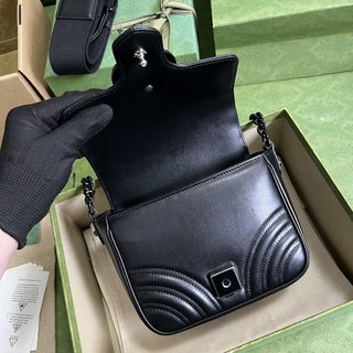 Bolsa Gucci MARMONT MATELASSÉ MINI SHOULDER