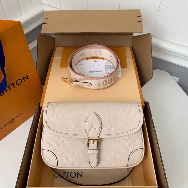 Bolsa Louis Vuitton Diana Creme