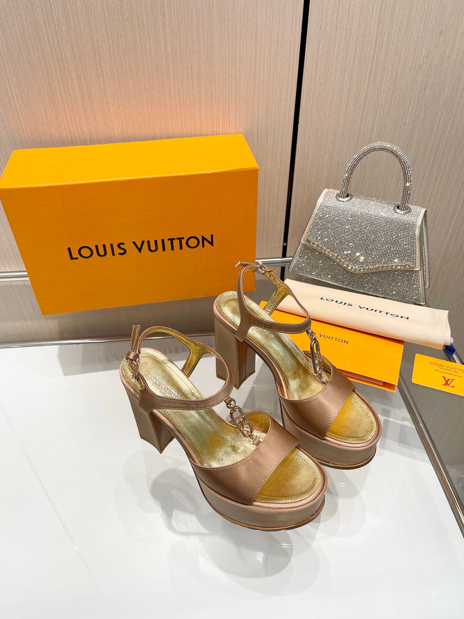 Calçado Louis Vuitton  Uitt