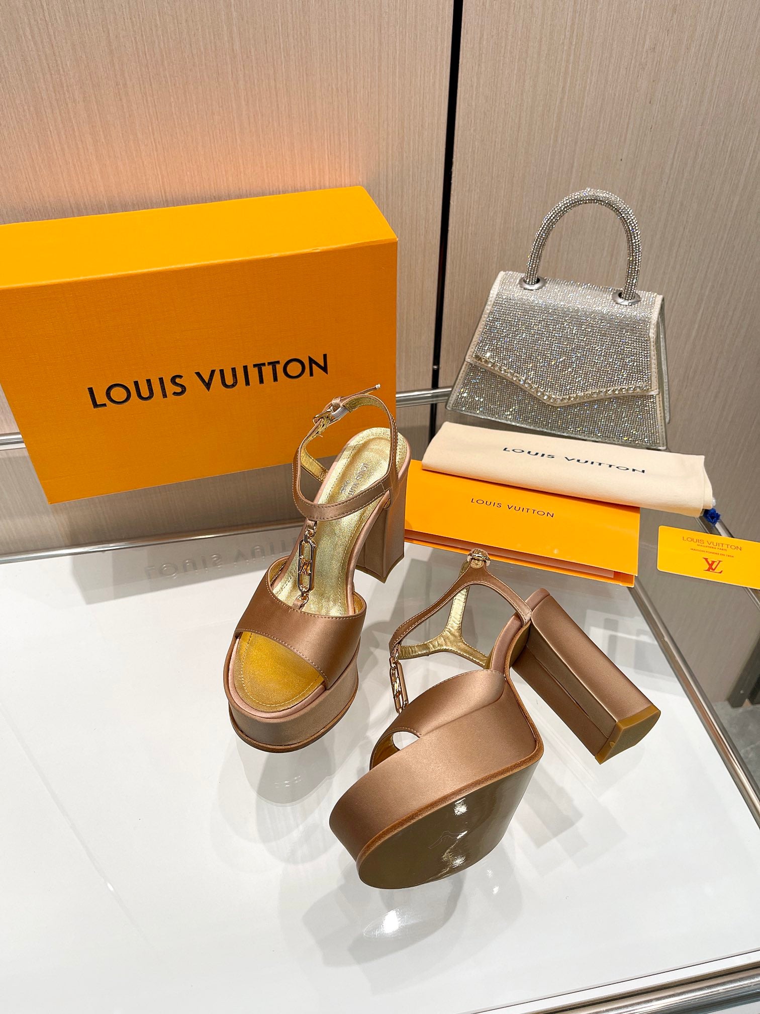 Calçado Louis Vuitton  Uitt