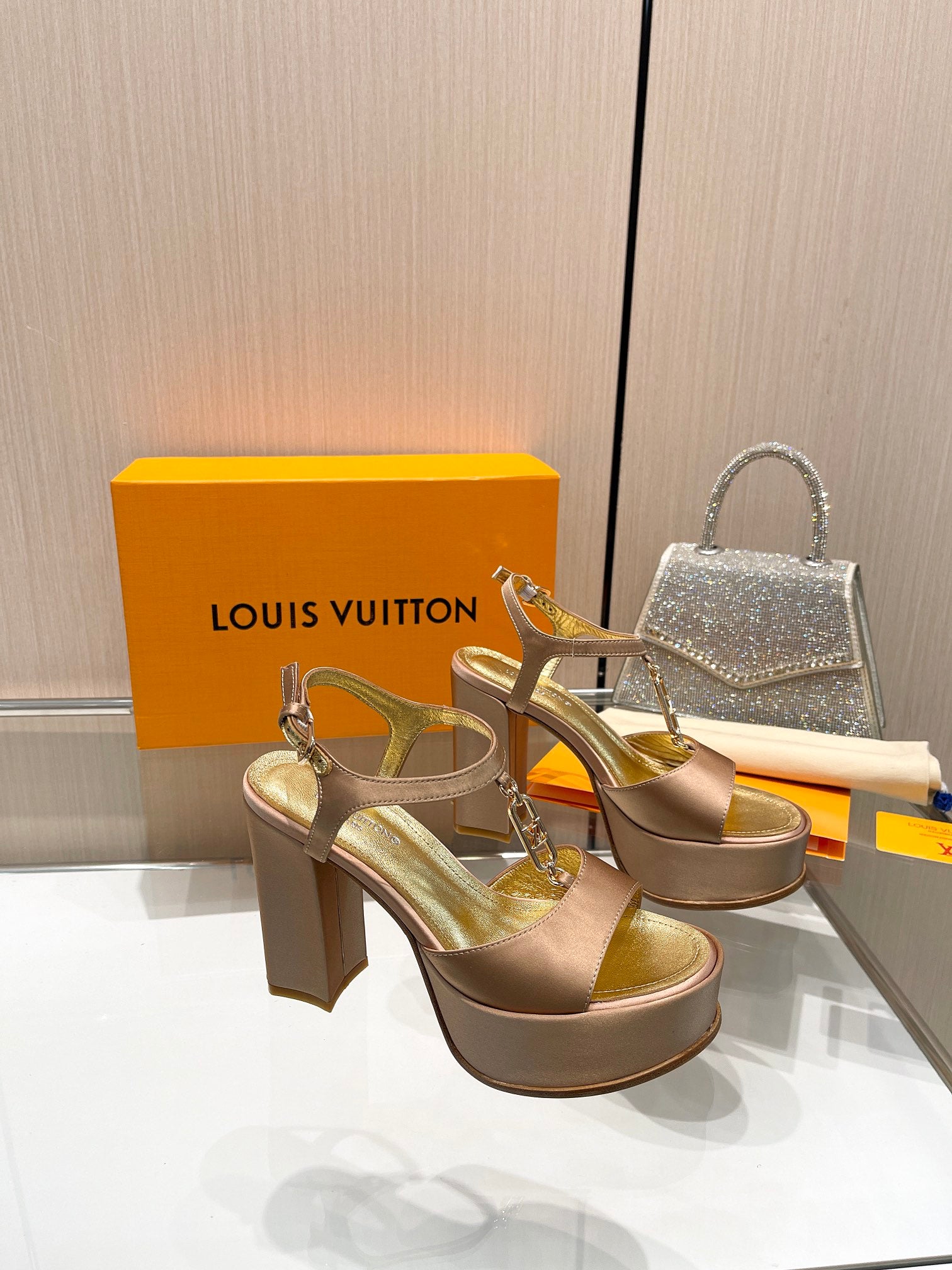 Calçado Louis Vuitton  Uitt