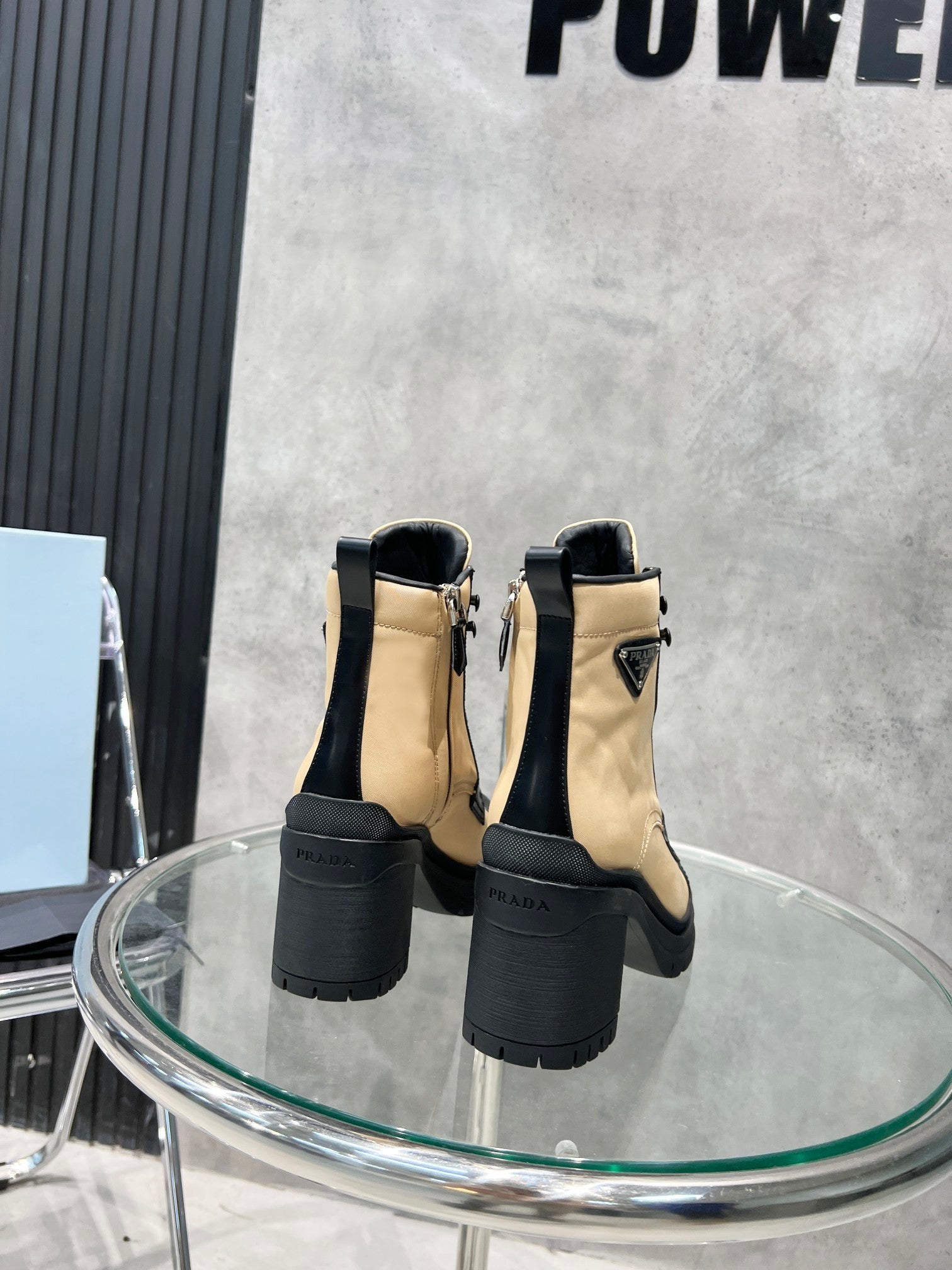 Bota cano curto Prada