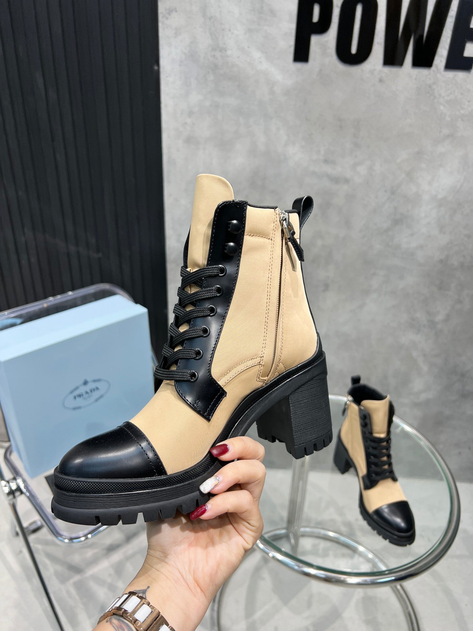Bota cano curto Prada