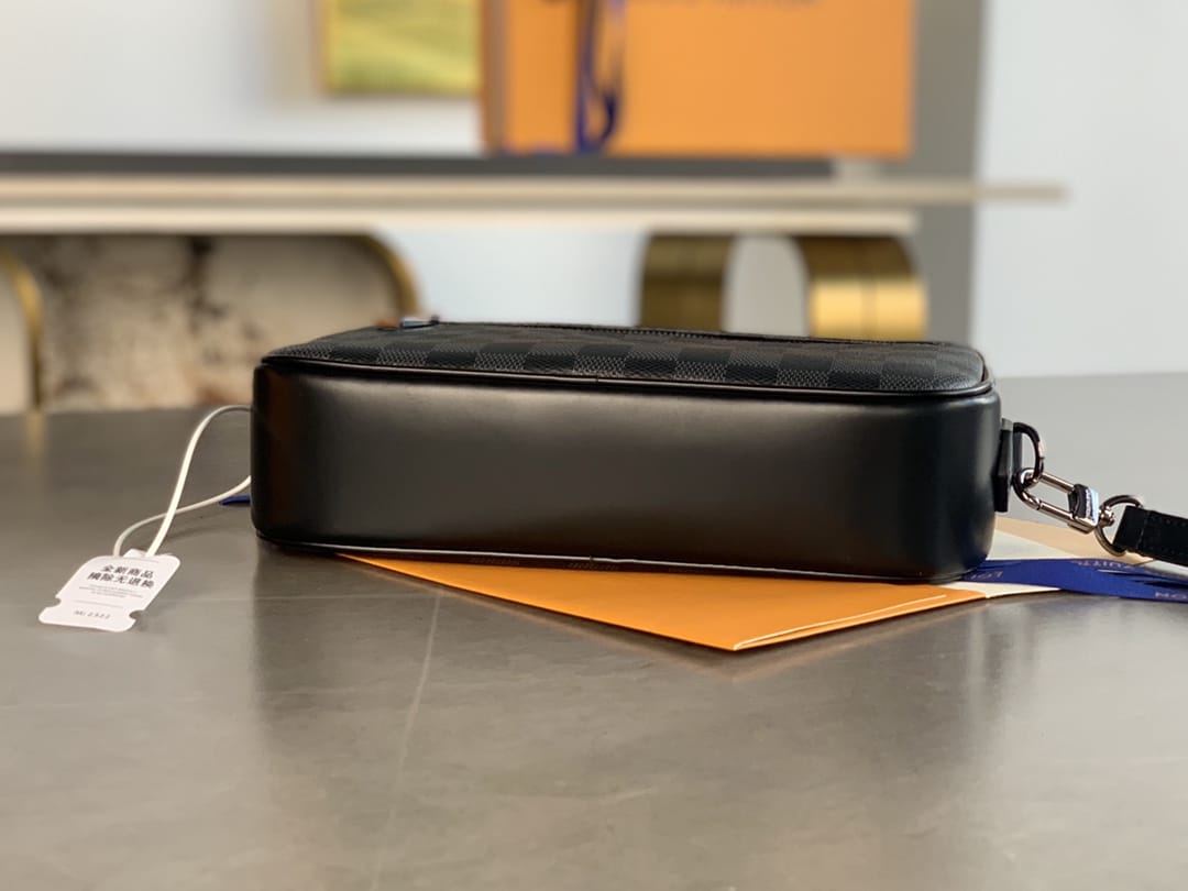 Bolsa Louis Vuitton KASAI CLUTCH