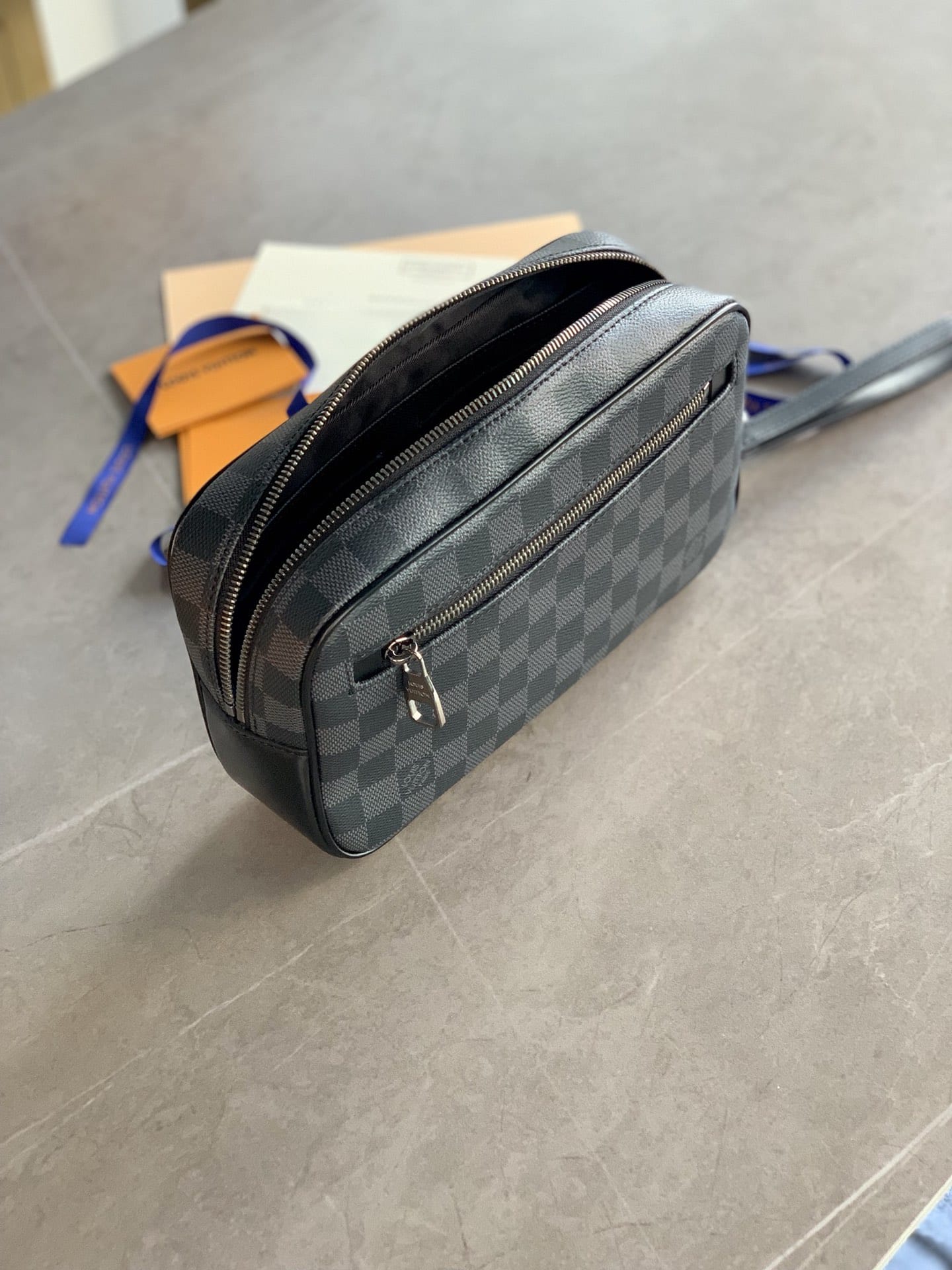 Bolsa Louis Vuitton KASAI CLUTCH