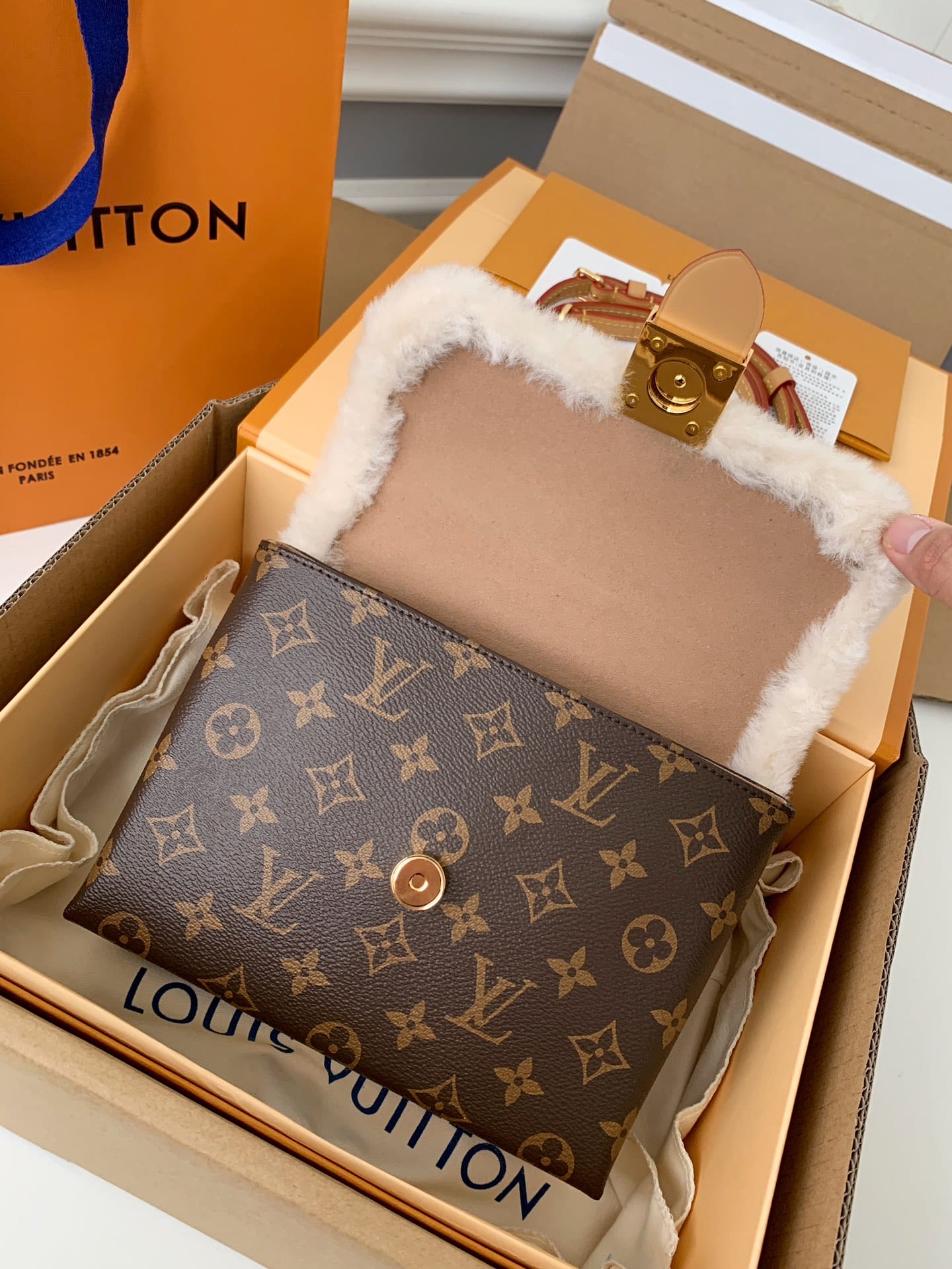 Bolsa Louis Vuitton LOCKY BB BAG