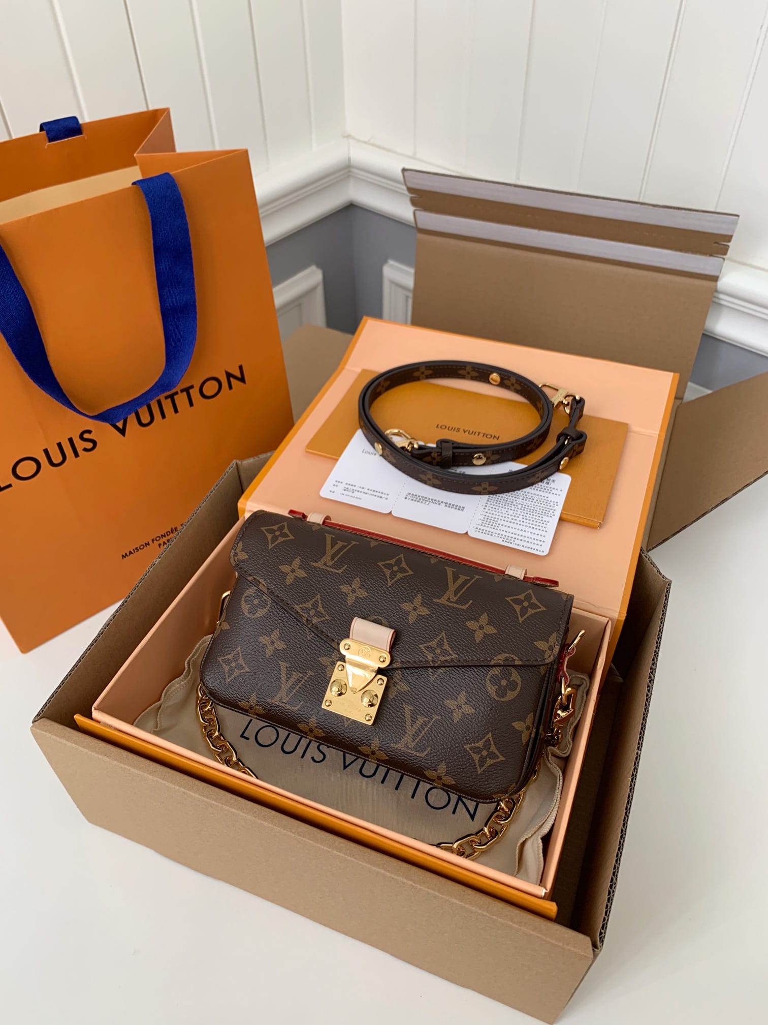 Bolsa Louis Vuitton POCHETTE MÉTIS EAST WEST BAG