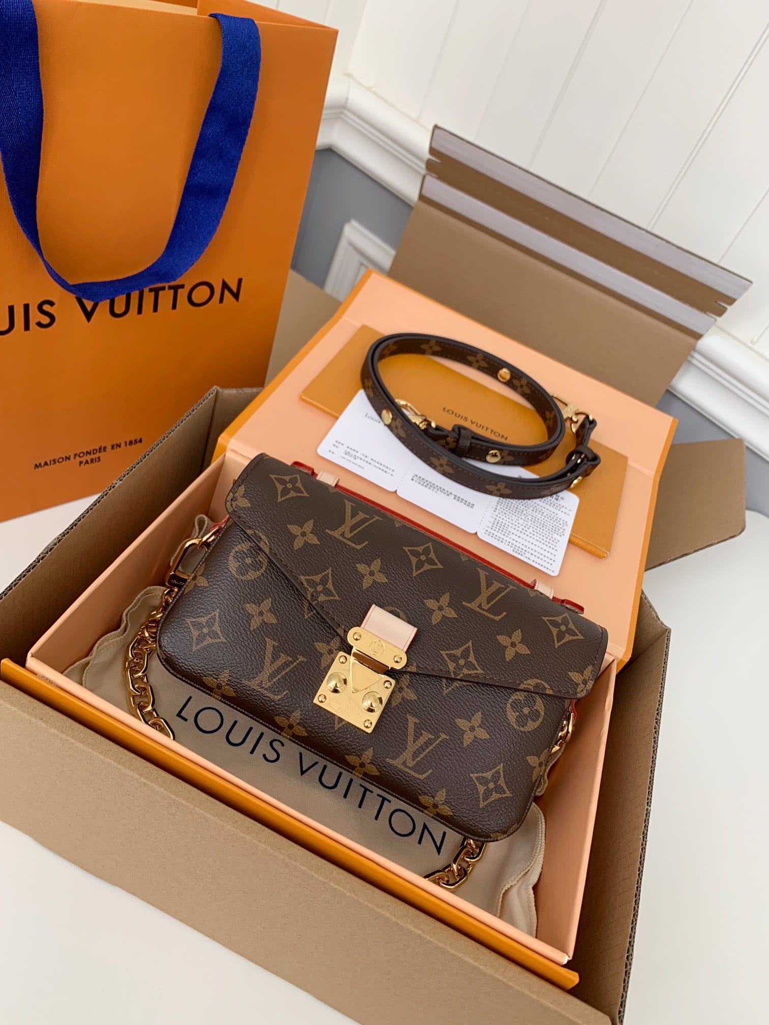 Bolsa Louis Vuitton POCHETTE MÉTIS EAST WEST BAG