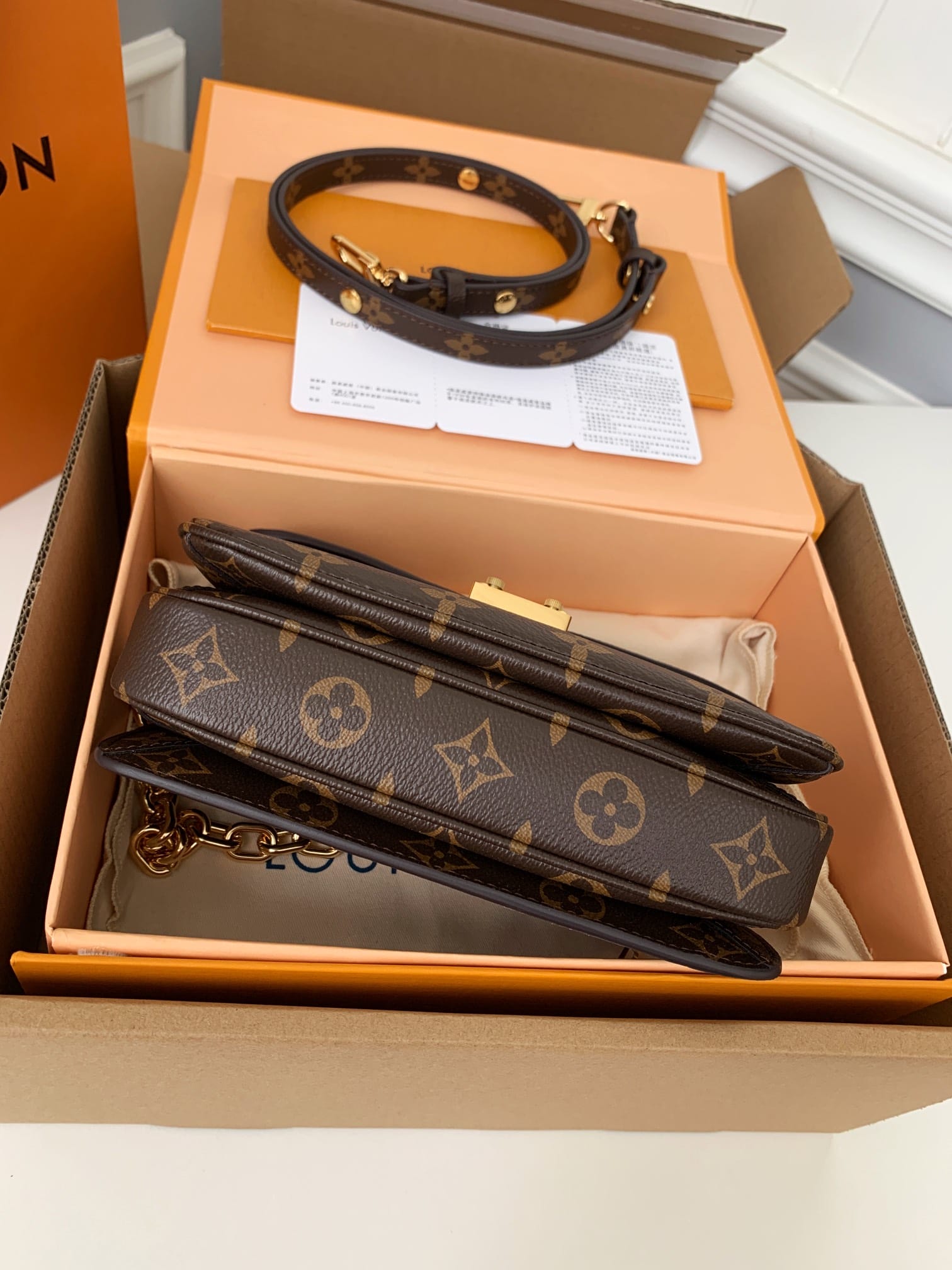 Bolsa Louis Vuitton POCHETTE MÉTIS EAST WEST BAG