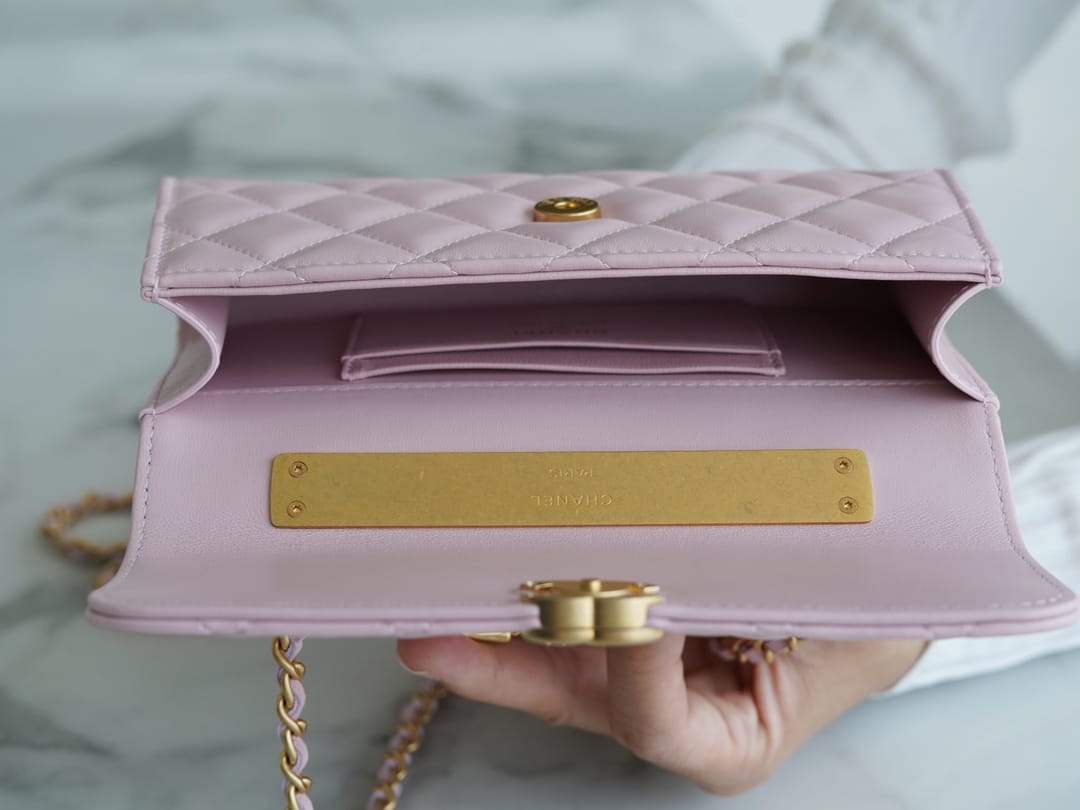 Bolsa CHANEL 22B