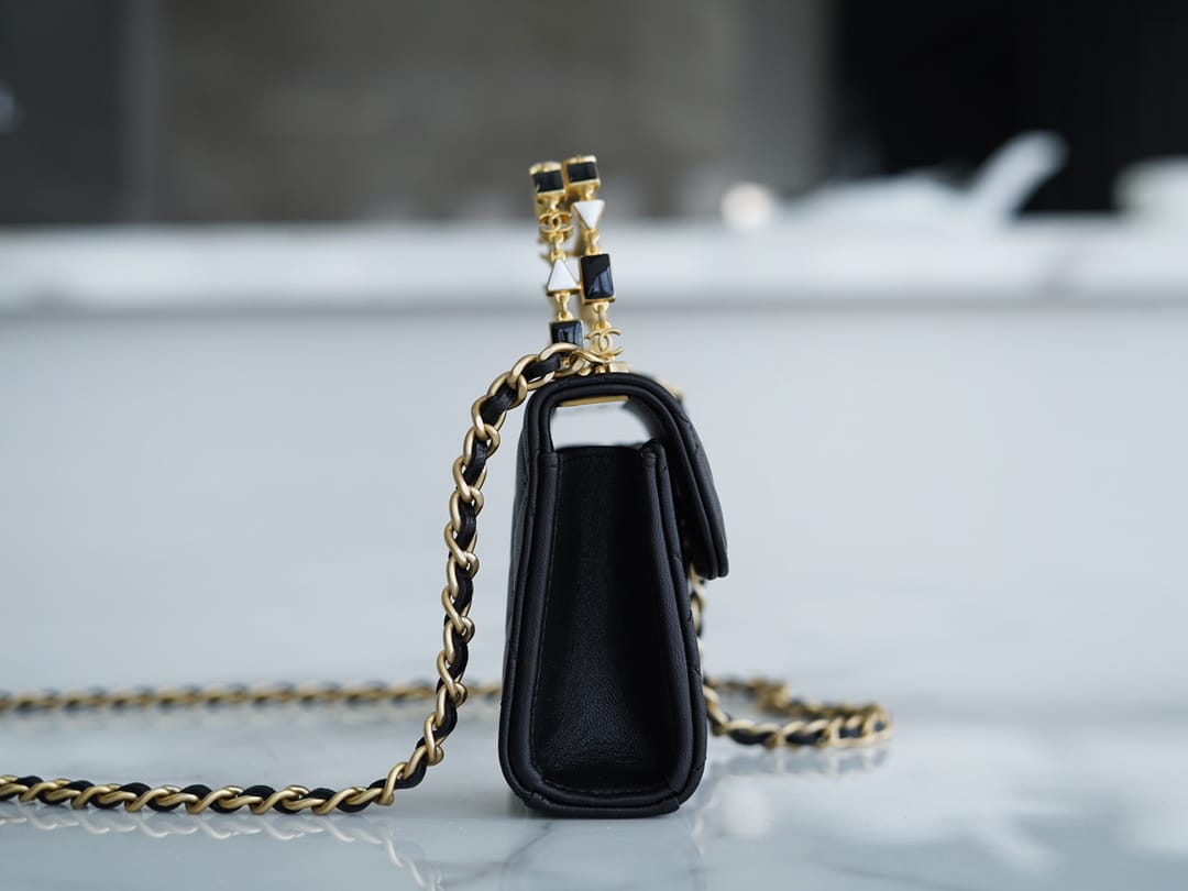 Bolsa CHANEL 22B