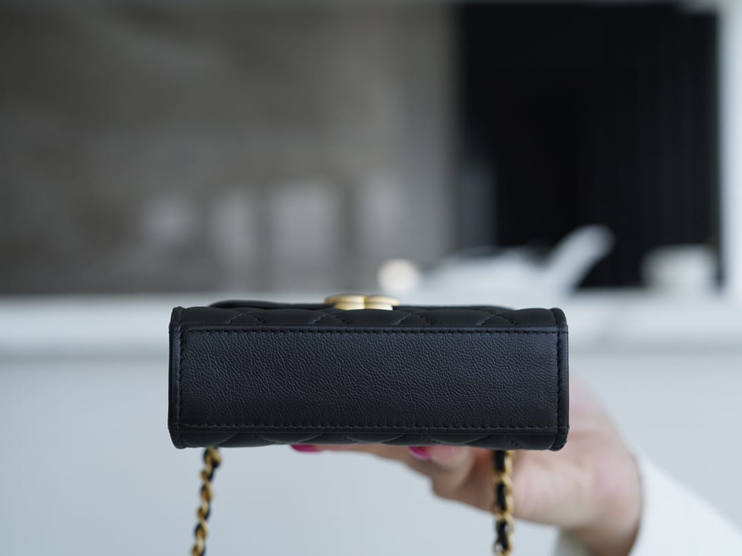 Bolsa CHANEL 22B