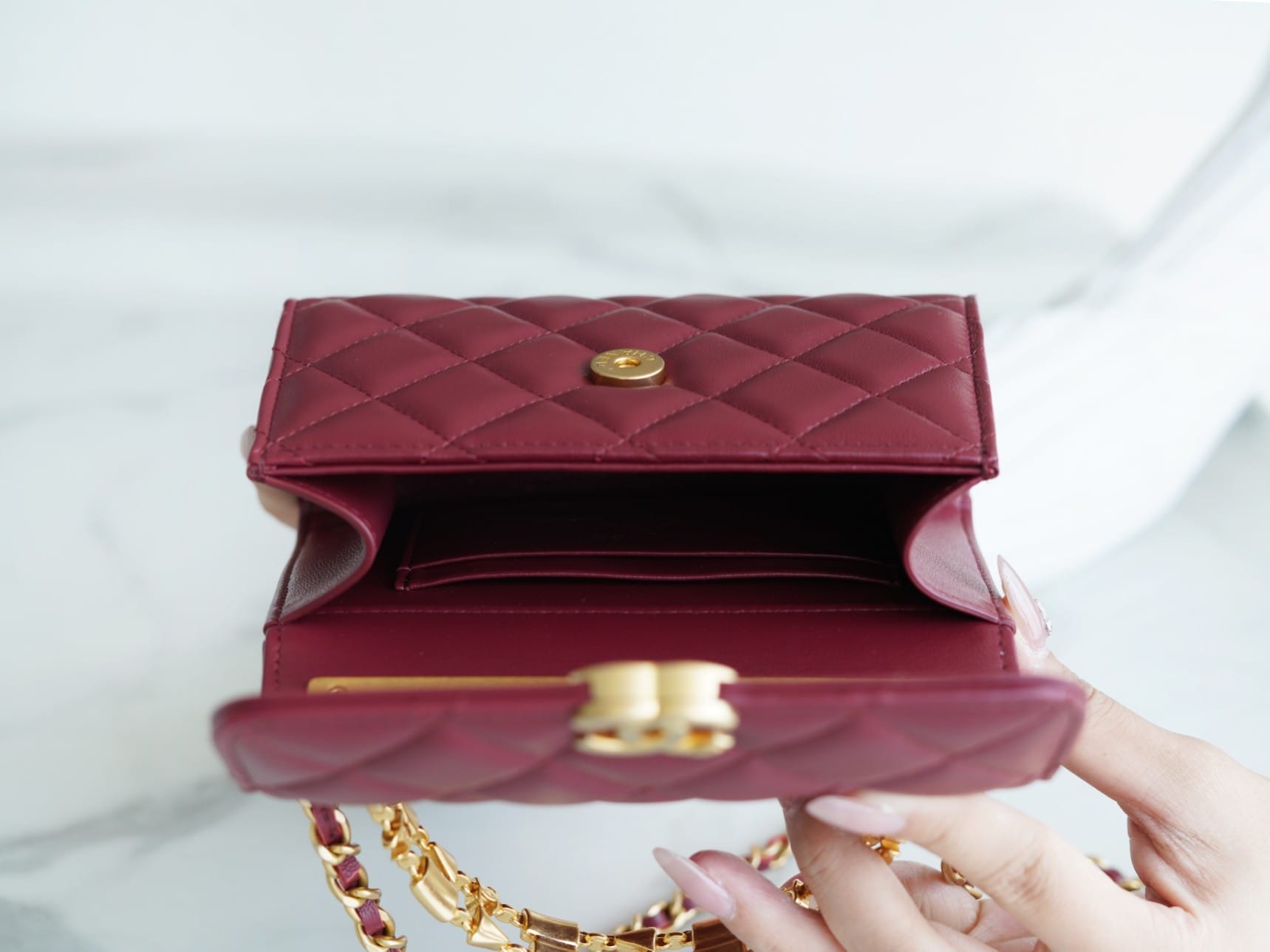 Bolsa CHANEL 22B