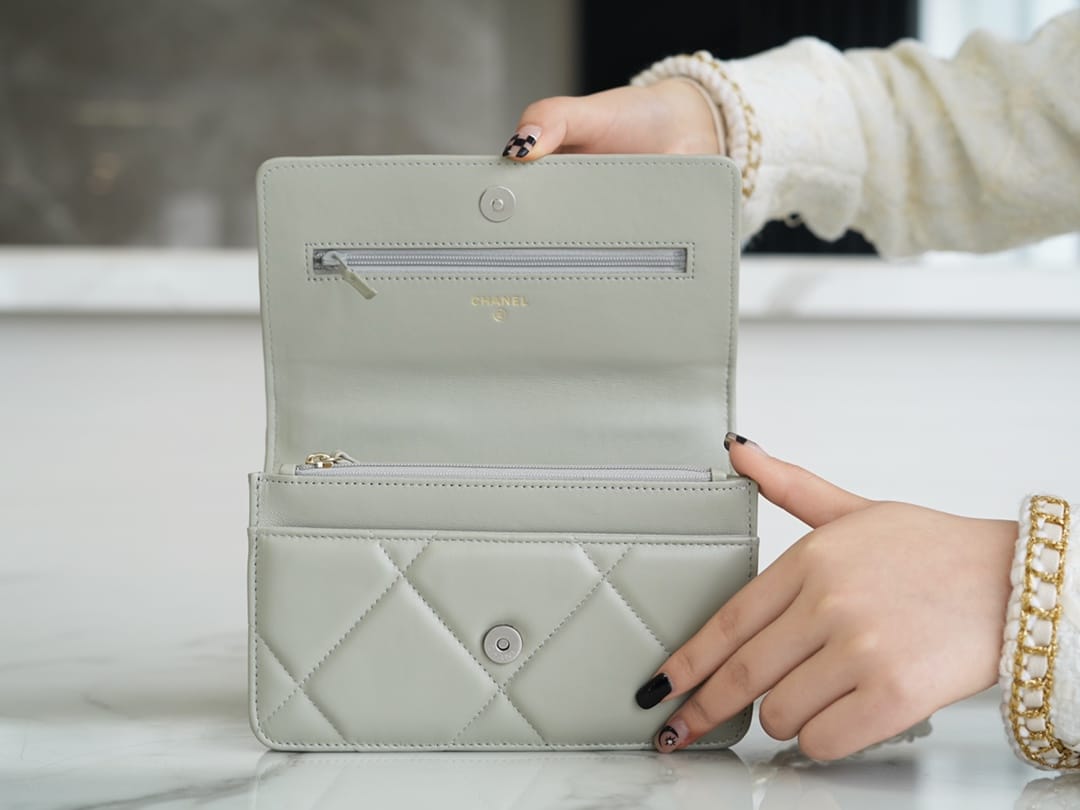 Bolsa CHANEL 19 WOC