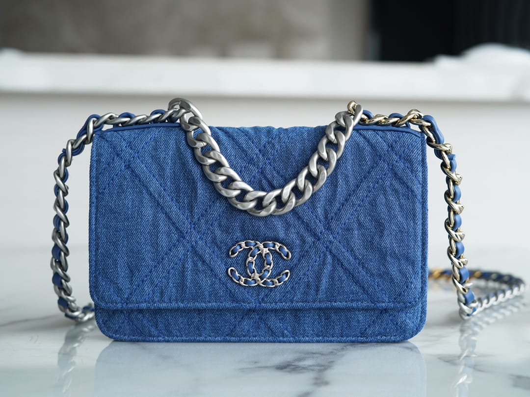 Bolsa CHANEL 19 WOC