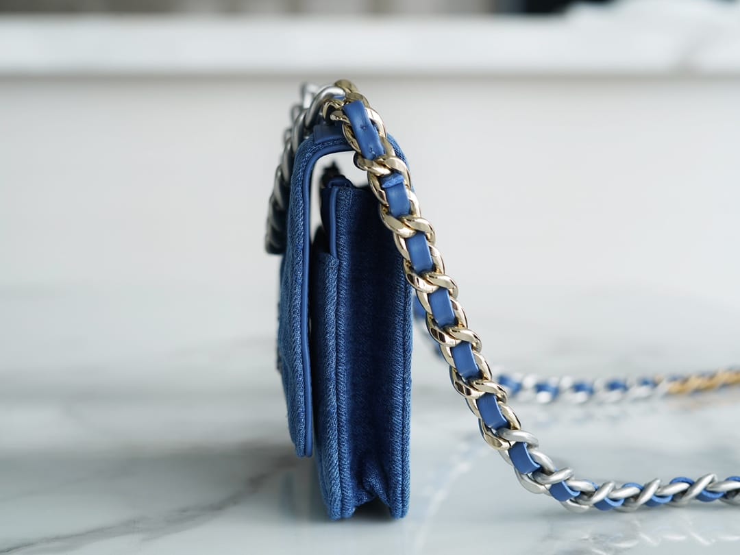 Bolsa CHANEL 19 WOC
