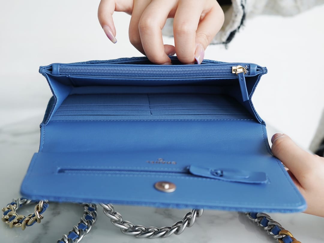 Bolsa CHANEL 19 WOC