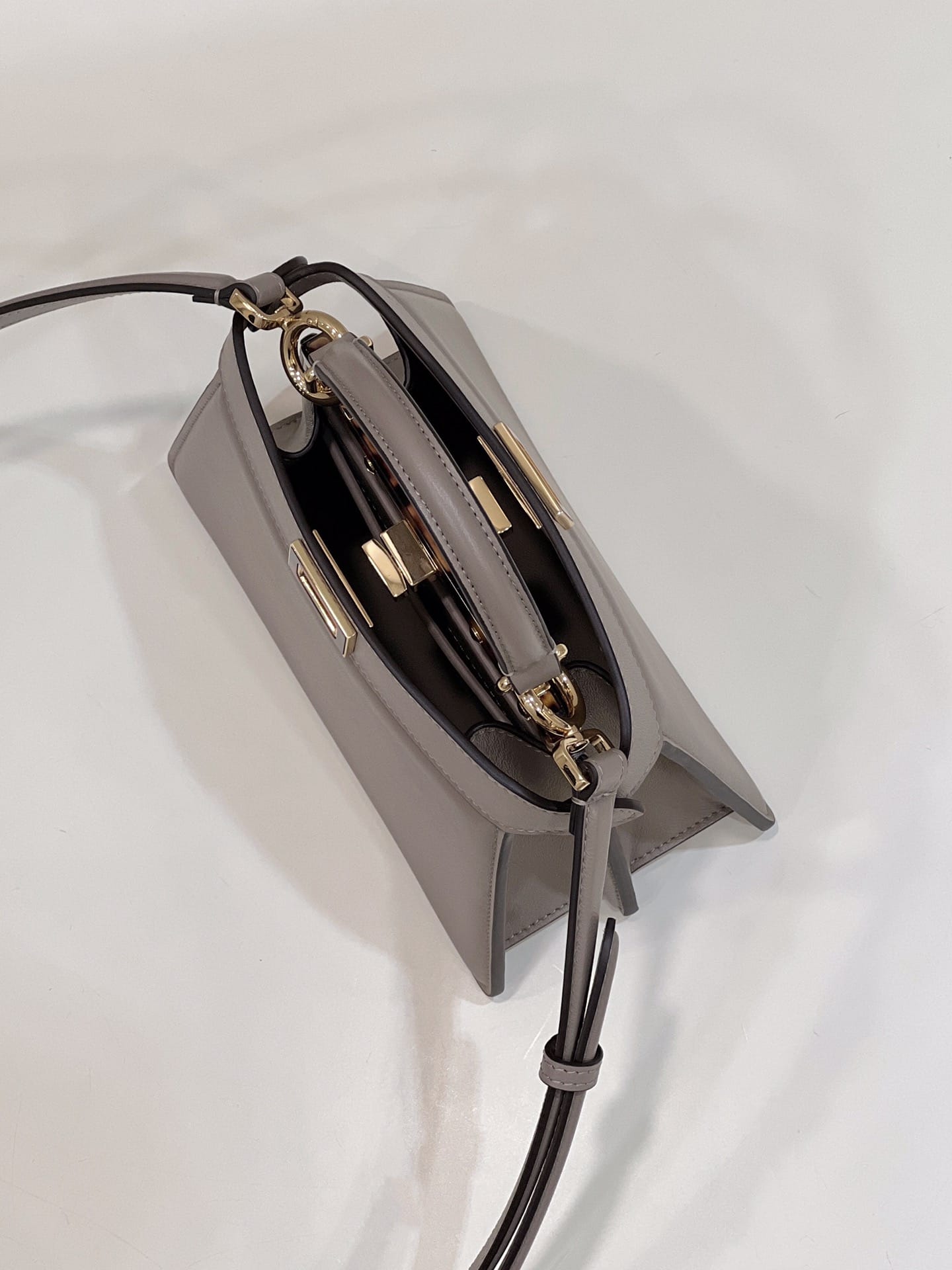 Bolsa FENDI peekaboo